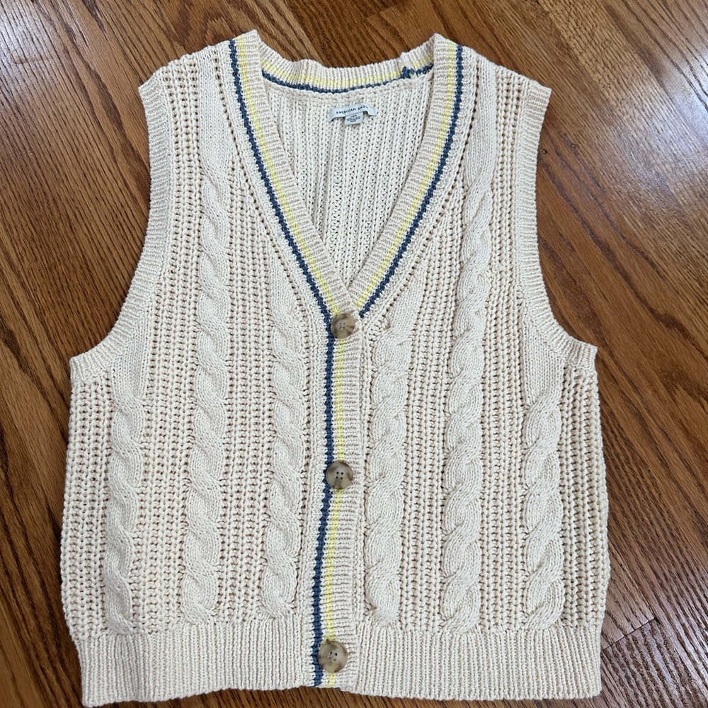 NWOT American Eagle Cream Cable Knit Sweater V-neck Button Vest